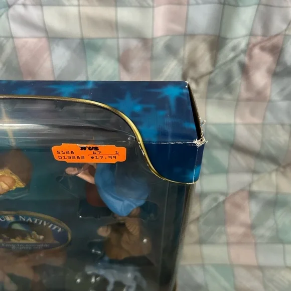 Little Drummer Boy Figurine Collection with Fold-Out Nativity Scene Toys R Us - Picture 6 of 16